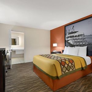 Super 8 By Wyndham New Orleans
